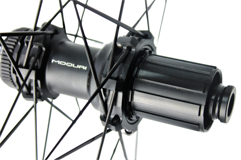 MOQUAI Laufradsatz Gravel Disc Carbon 28mm mit SAPIM CX-RAY SecureLoc